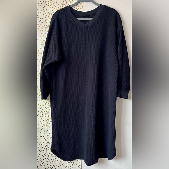 Uniqlo Dresses & Skirts - Uniqlo Black Waffle Comfy V-Neck Knit Midi Shirt Dress Size Large
